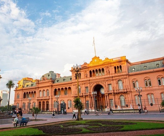 Casa_rosada_1200_fachada_sol_3
